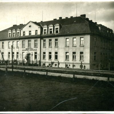 13348 f - ič. 53617 - budova Odborné hospodářské školy v Čihovicích, nyní budova týnského gymnázia cca 30. léta 20. století