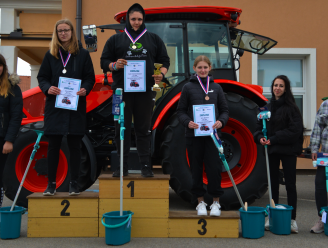 V jízdě zručnosti 2024 traktorem s přívěsem opět uspěly studentky Střední zemědělské školy v Písku