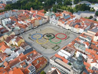 Náměstí Přemysla Otakara II. se proměnilo v obří olympijské kruhy. A je z toho první rekord!