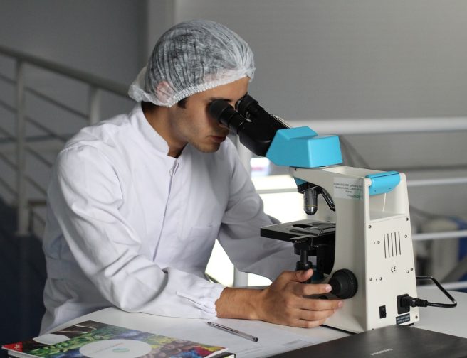 scientist-2141259_1280