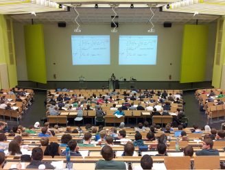 Studium doma i ve světě: Jaké máte možnosti a kdy máte nárok na sociální stipendium? Část první.
