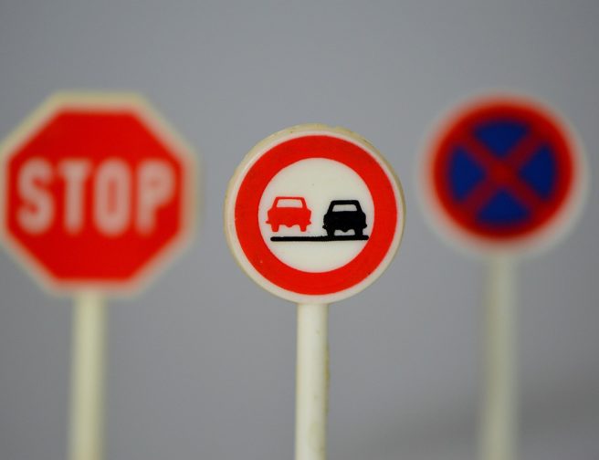 traffic-signs-674621_1280