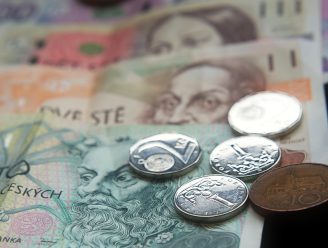 Přes sto milionů navíc: jak se Jihočeský kraj vypořádá s platy nepedagogů po změně financování