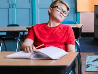 Vysvědčení dřív, starosti navíc. Proč stát poslal školáky domů předčasně?